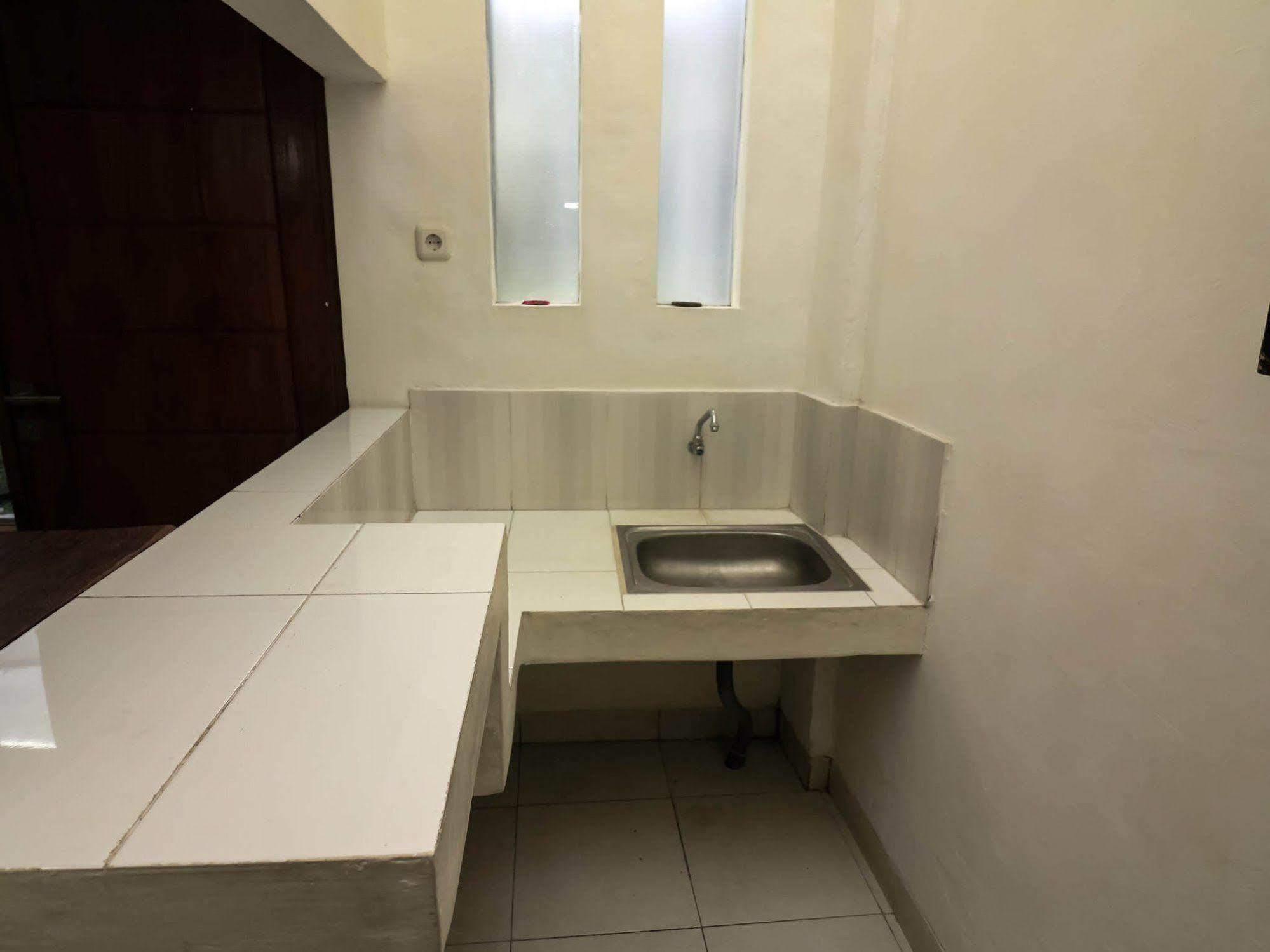 Super Oyo 91495 Hotel Indah Residence Denpasar  Exterior photo